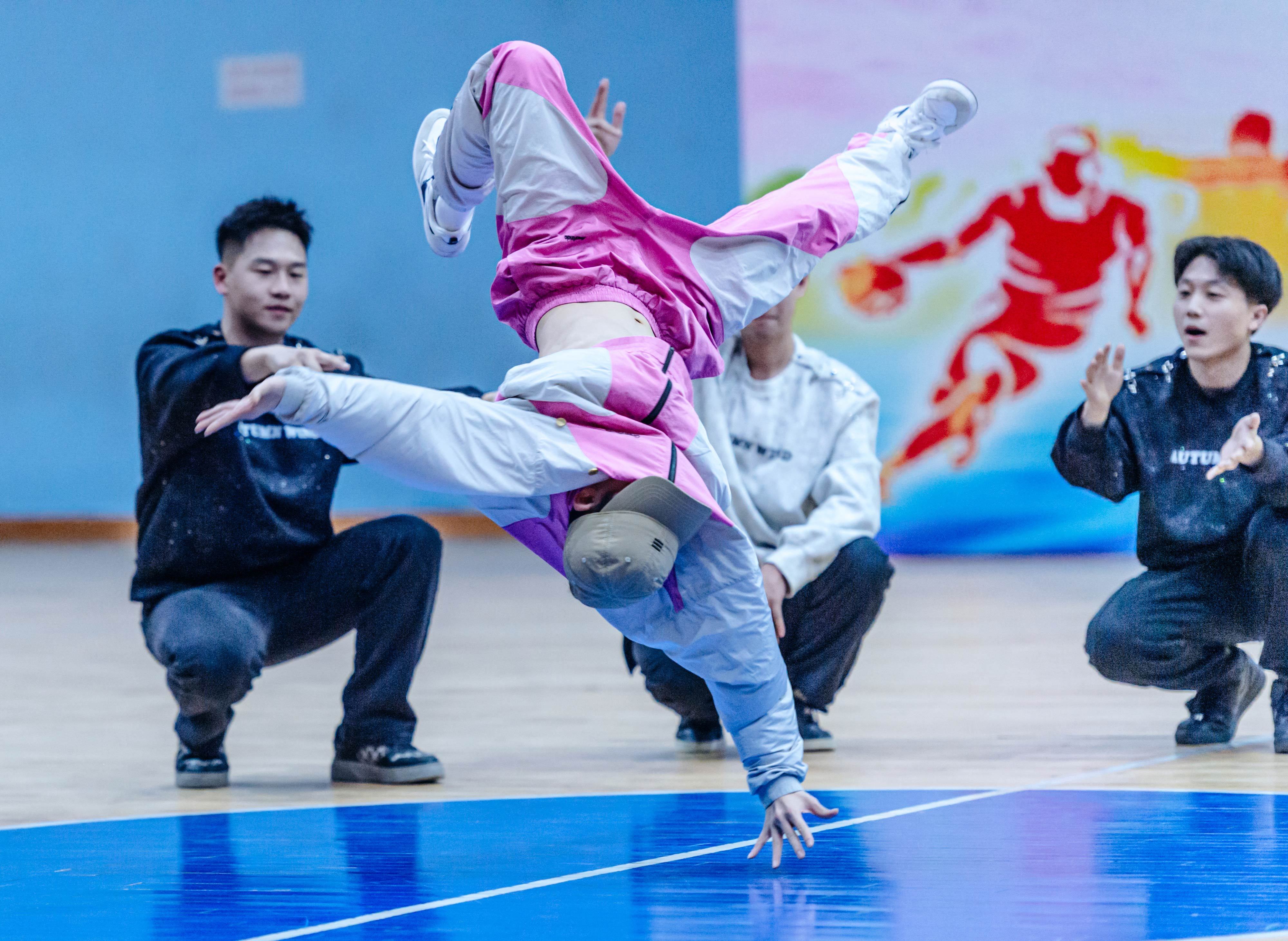 九游9游-传统槌球比赛，古典运动演绎新风格的简单介绍