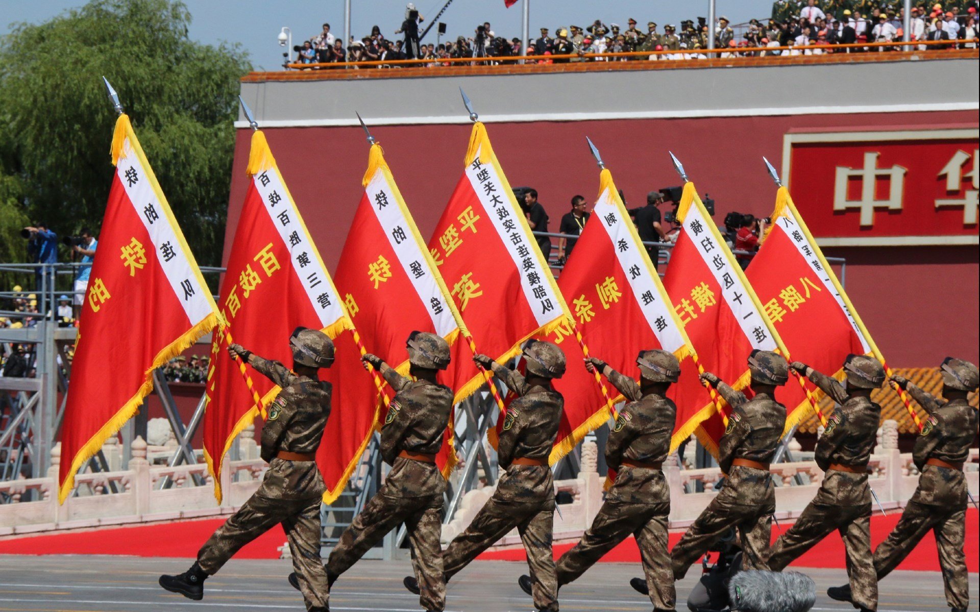 战术对战：两队智慧较量，胜负不分，战术对抗表演