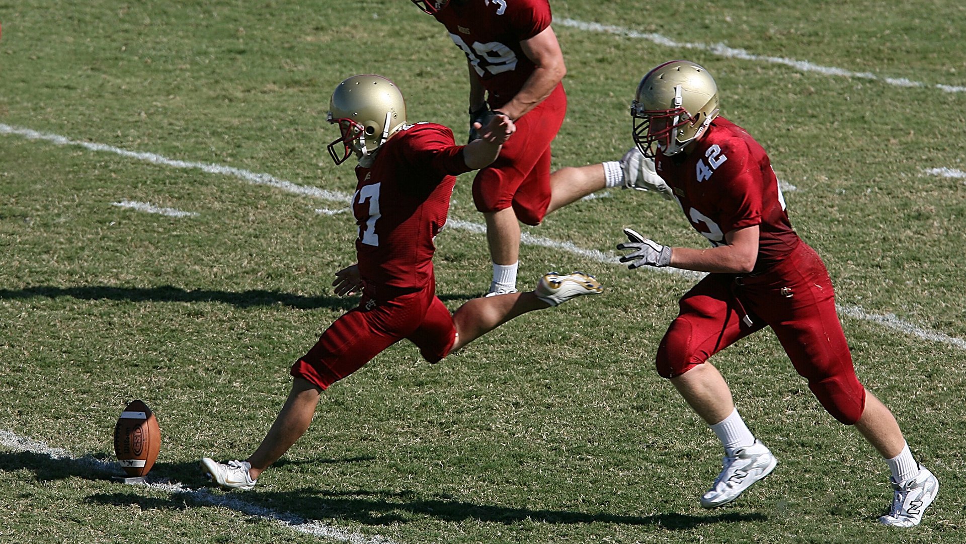 曼城中场创造奇迹,助力球队稳居榜首,曼城的中锋是谁