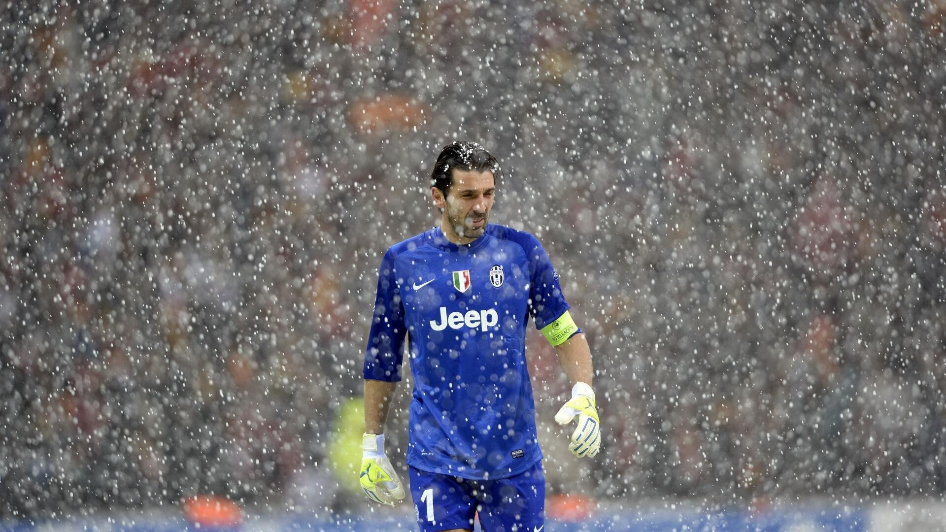 英超：豪门大手笔签约中场，将引领新赛季，英超落魄豪门