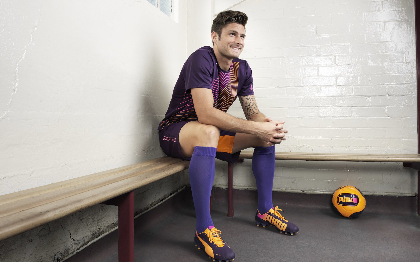 部落冲突“战略王者”大型线下争霸赛火焰升腾，部落冲突蓝色火焰标志