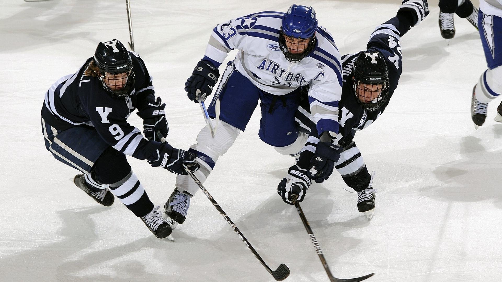 青少年“拼搏精神”公益影像展在南京隆重开幕，传递正能量，青少年公益活动照片